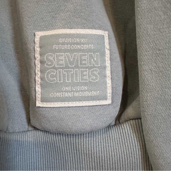 Divided H&M Seven Cities Edition Cotton-Blend Sweatshirt • Size: Medium - Picture 5 of 8